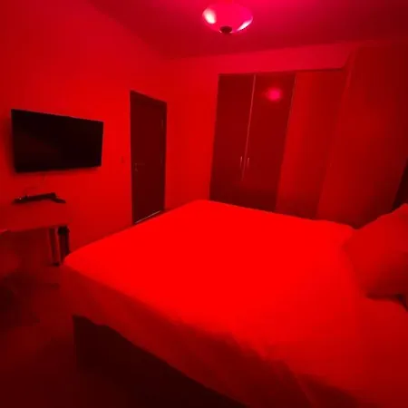 Zee's Lux Spot アパート スコピエ