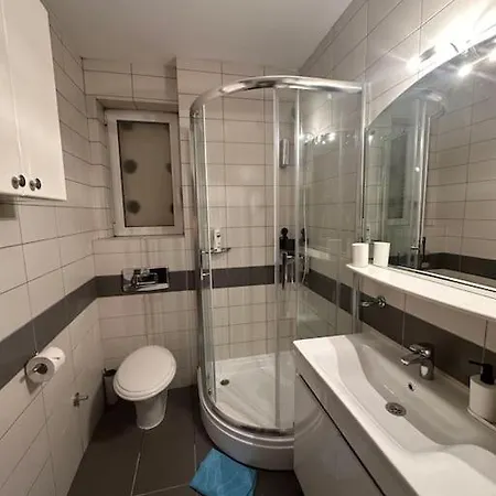 Zee's Lux Spot * Üsküp