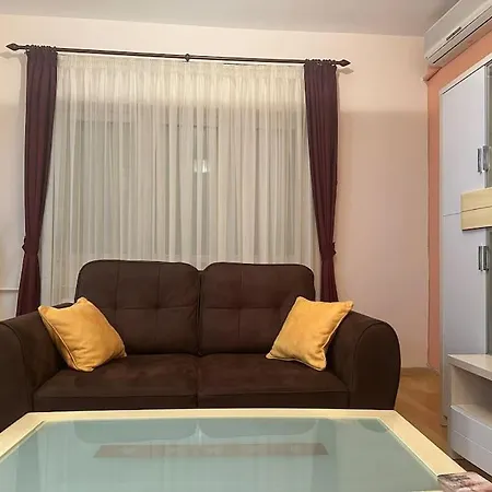 Zee's Lux Spot * Skopje