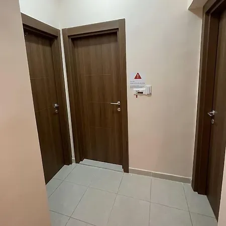 Zee's Lux Spot アパート スコピエ