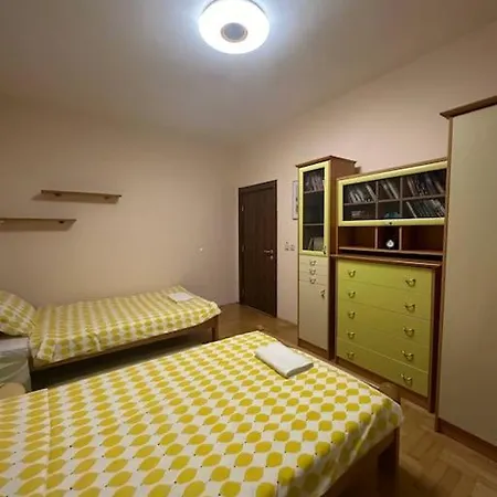 Zee's Lux Spot アパート