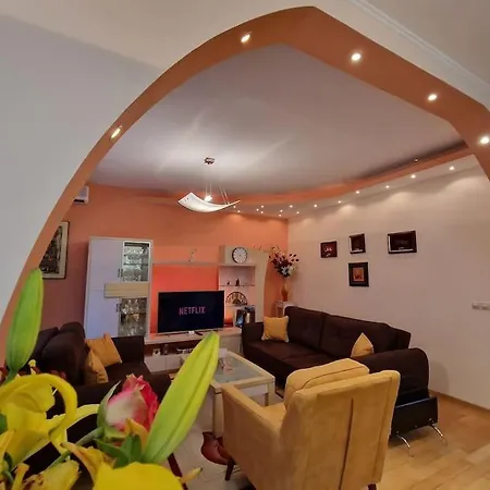 Zee's Lux Spot Apartment *