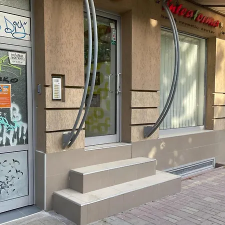 Zee's Lux Spot スコピエ