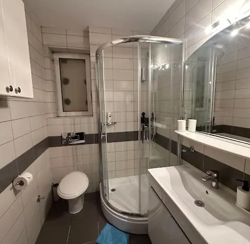 Zee's Lux Spot * Σκόπια